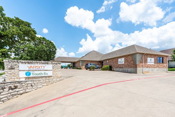 501 W Harwood Rd, Hurst, TX 76054
